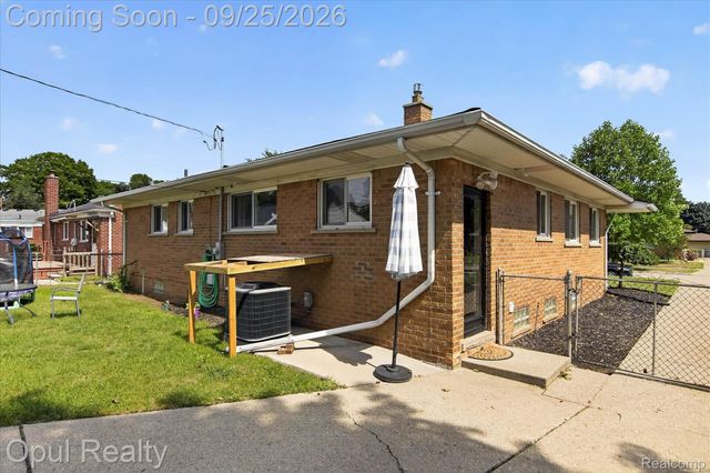 9031 Laurel Street, Livonia, MI 48150