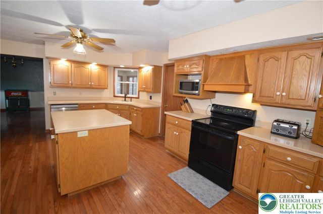 145 Hawk Road, Franklin Twp, PA 18235