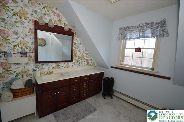 145 Hawk Road, Franklin Twp, PA 18235