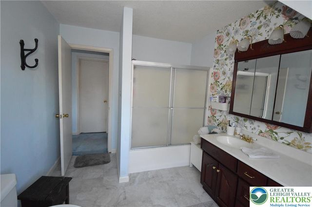 145 Hawk Road, Franklin Twp, PA 18235