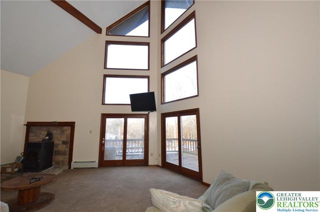 145 Hawk Road, Franklin Twp, PA 18235