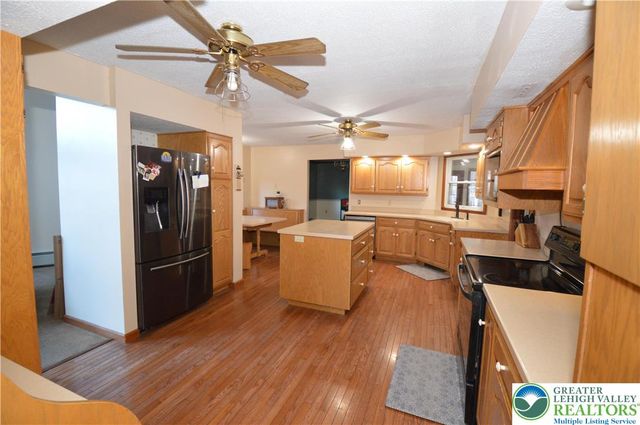 145 Hawk Road, Franklin Twp, PA 18235