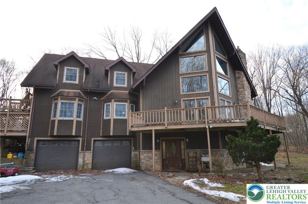 145 Hawk Road, Franklin Twp, PA 18235