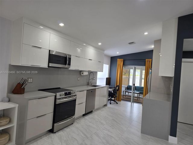 14141 Langley Pl, Davie, FL 33325