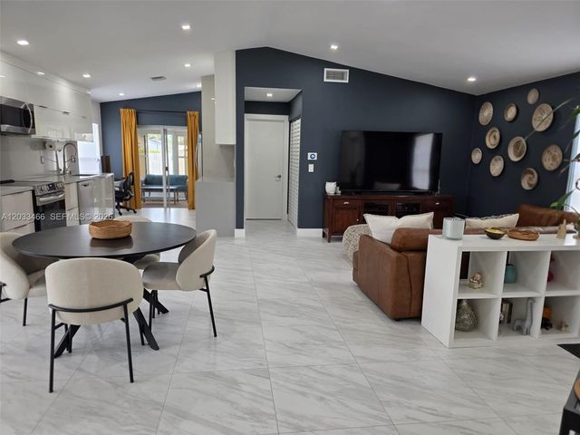 14141 Langley Pl, Davie, FL 33325