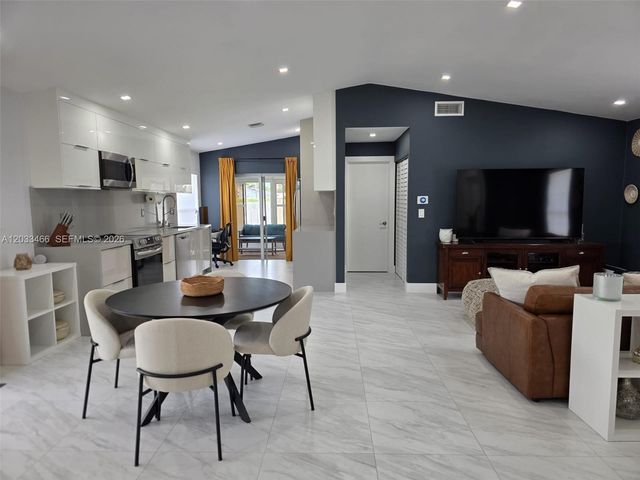 14141 Langley Pl, Davie, FL 33325