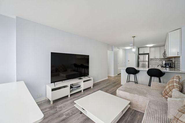 5415 N SHERIDAN Road 3008, Chicago, IL 60640