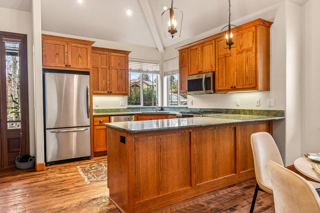 61783 Metolius Drive, Bend, OR 97702