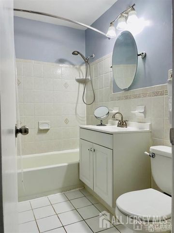 128 College Drive, Edison, NJ 08817