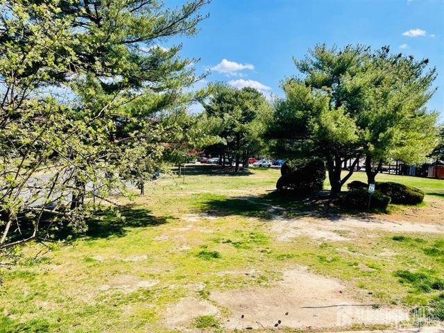 128 College Drive, Edison, NJ 08817