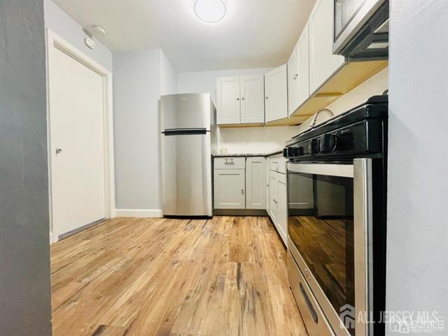 128 College Drive, Edison, NJ 08817