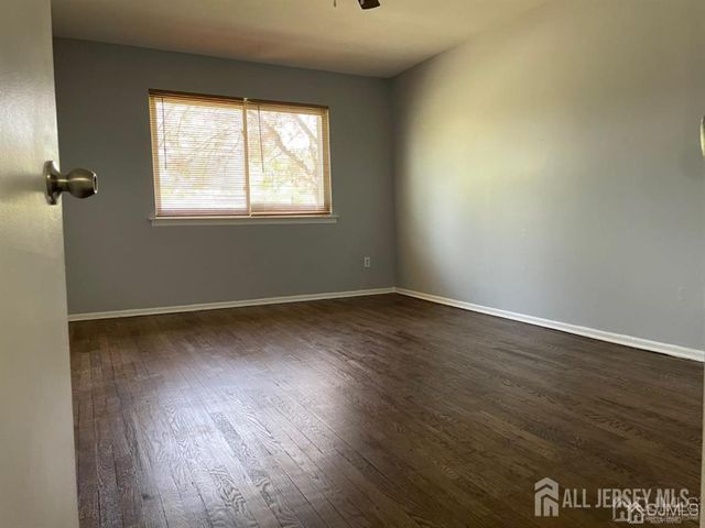 128 College Drive, Edison, NJ 08817