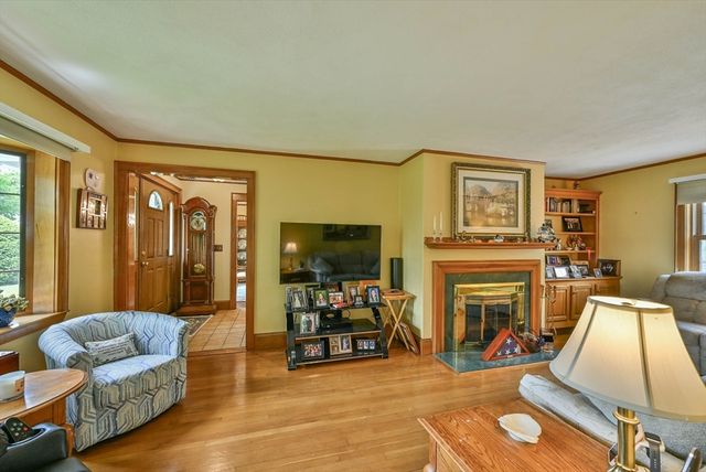 246 Manning St, Needham, MA 02492