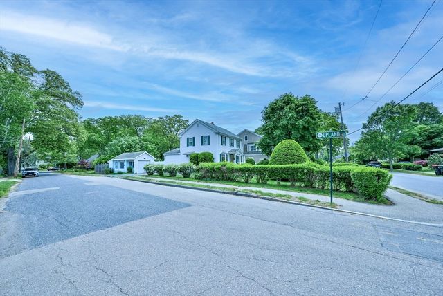 246 Manning St, Needham, MA 02492
