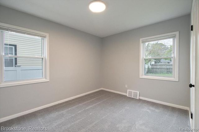 924 E Otis Avenue, Hazel Park, MI 48030