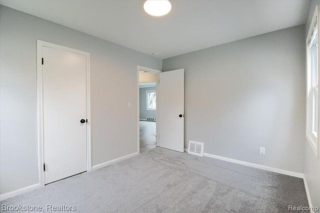 924 E Otis Avenue, Hazel Park, MI 48030
