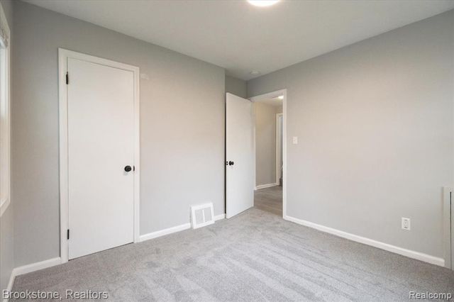 924 E Otis Avenue, Hazel Park, MI 48030