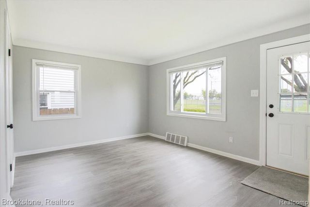 924 E Otis Avenue, Hazel Park, MI 48030