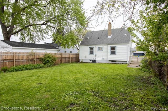 924 E Otis Avenue, Hazel Park, MI 48030