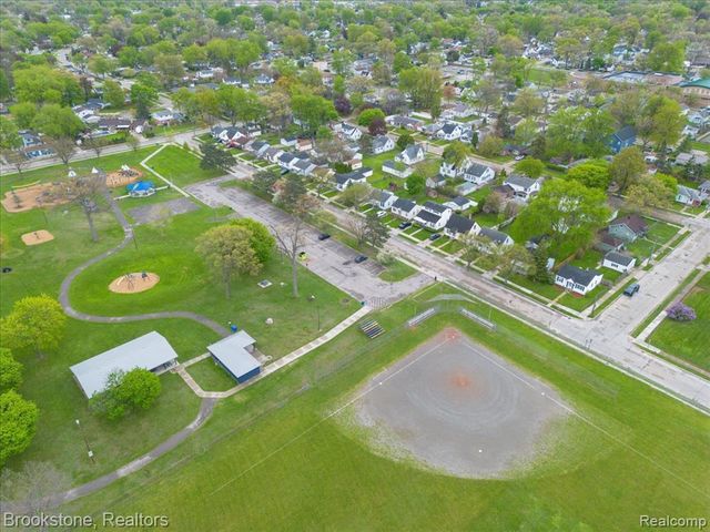 924 E Otis Avenue, Hazel Park, MI 48030