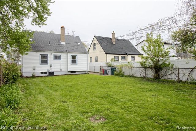 924 E Otis Avenue, Hazel Park, MI 48030