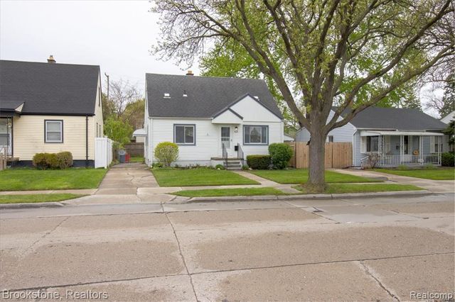 924 E Otis Avenue, Hazel Park, MI 48030