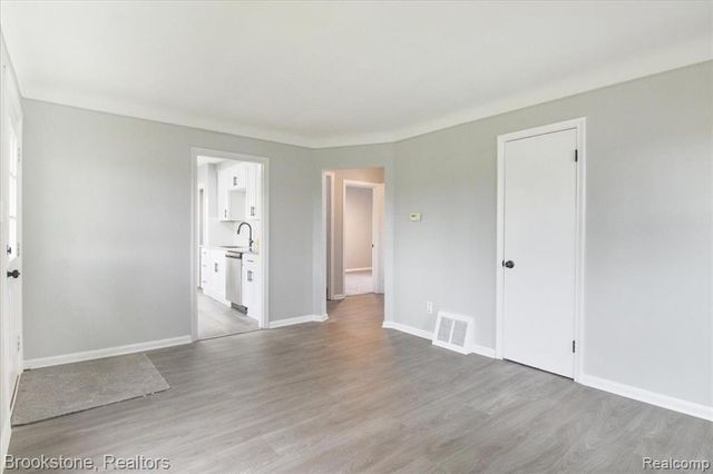 924 E Otis Avenue, Hazel Park, MI 48030