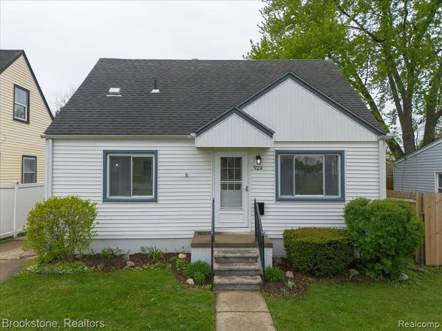 924 E Otis Avenue, Hazel Park, MI 48030