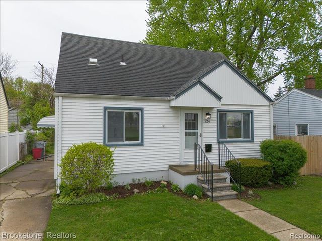 924 E Otis Avenue, Hazel Park, MI 48030