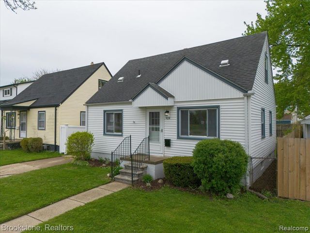 924 E Otis Avenue, Hazel Park, MI 48030