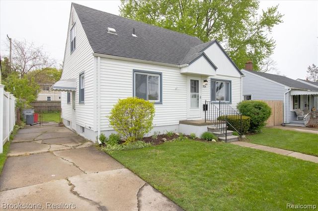 924 E Otis Avenue, Hazel Park, MI 48030