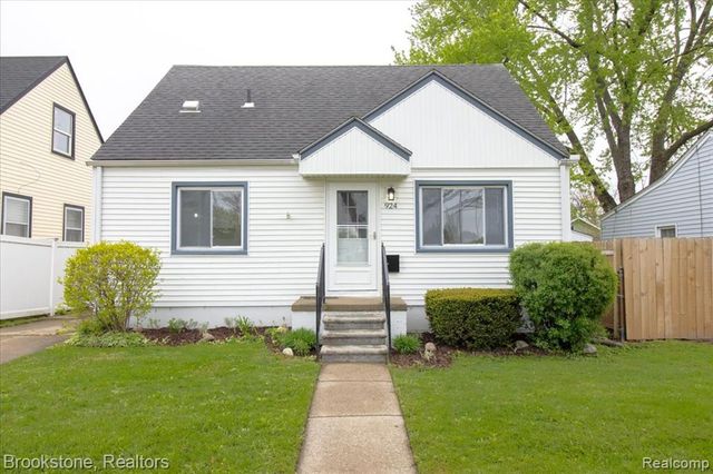 924 E Otis Avenue, Hazel Park, MI 48030