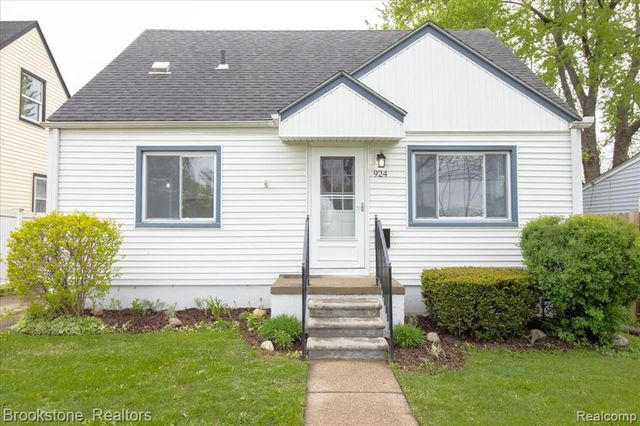 924 E Otis Avenue, Hazel Park, MI 48030
