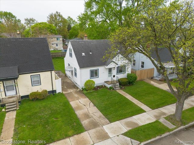 924 E Otis Avenue, Hazel Park, MI 48030