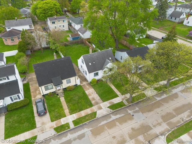924 E Otis Avenue, Hazel Park, MI 48030