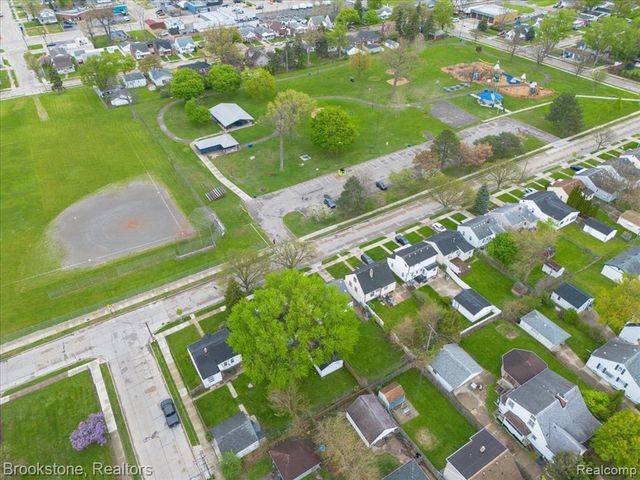 924 E Otis Avenue, Hazel Park, MI 48030