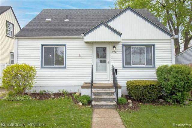 924 E Otis Avenue, Hazel Park, MI 48030