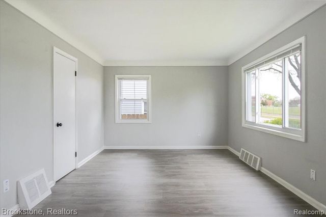 924 E Otis Avenue, Hazel Park, MI 48030
