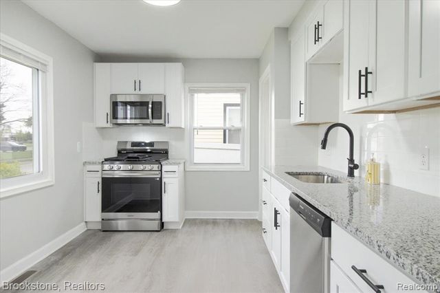 924 E Otis Avenue, Hazel Park, MI 48030