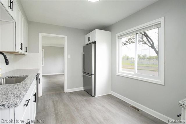 924 E Otis Avenue, Hazel Park, MI 48030