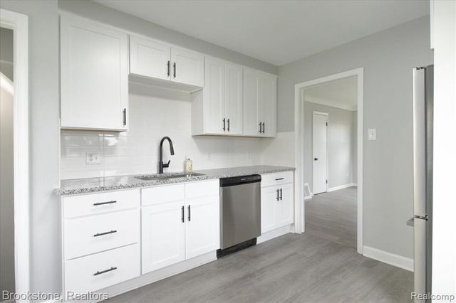 924 E Otis Avenue, Hazel Park, MI 48030