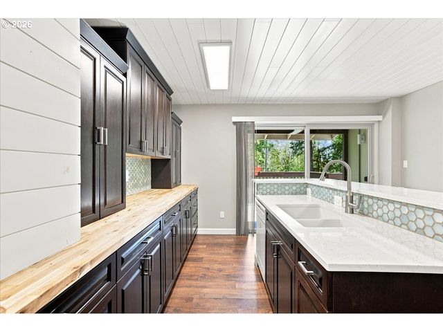 2425 ARCHWOOD Dr, Longview, WA 98632