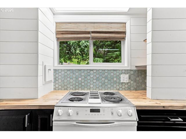 2425 ARCHWOOD Dr, Longview, WA 98632