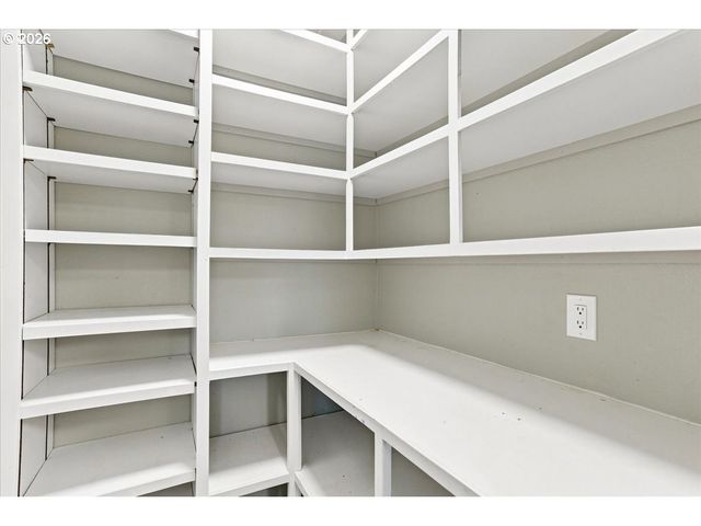 2425 ARCHWOOD Dr, Longview, WA 98632