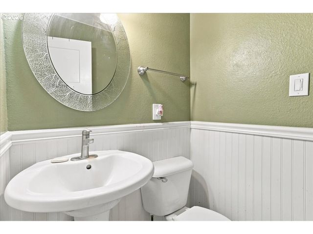 2425 ARCHWOOD Dr, Longview, WA 98632
