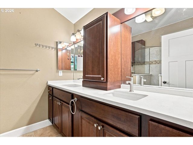2425 ARCHWOOD Dr, Longview, WA 98632