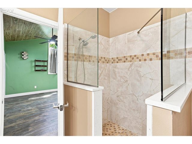 2425 ARCHWOOD Dr, Longview, WA 98632