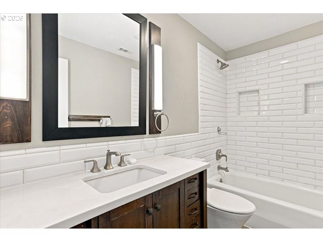 2425 ARCHWOOD Dr, Longview, WA 98632