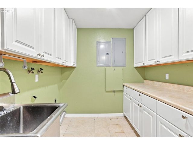 2425 ARCHWOOD Dr, Longview, WA 98632
