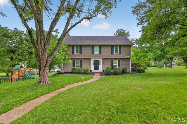 1534 Mason Valley Road, Town And Country, MO 63131